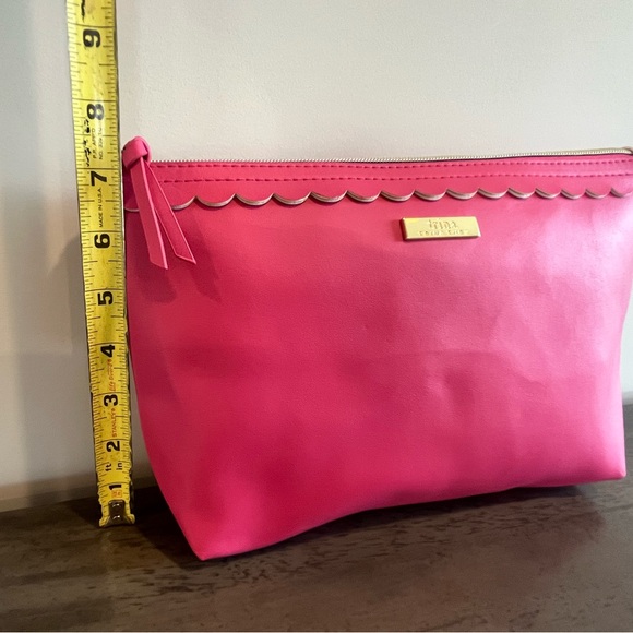 Trina Turk - Scalloped Bright Pink Cosmetics Pouch Makeup Bag Toiletry Bag - EUC - Picture 10 of 11